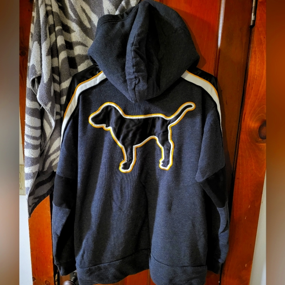 Vs pink rare ½ zip hoodie, size medium.